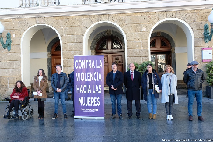 Cádiz se solidariza con la última fallecida víctima de violencia de género