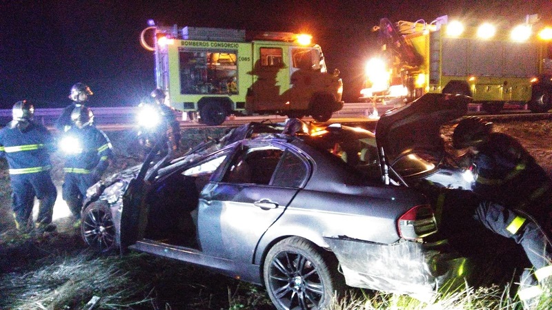 Rescate de una persona atrapada en su vehículo volcado en Cádiz