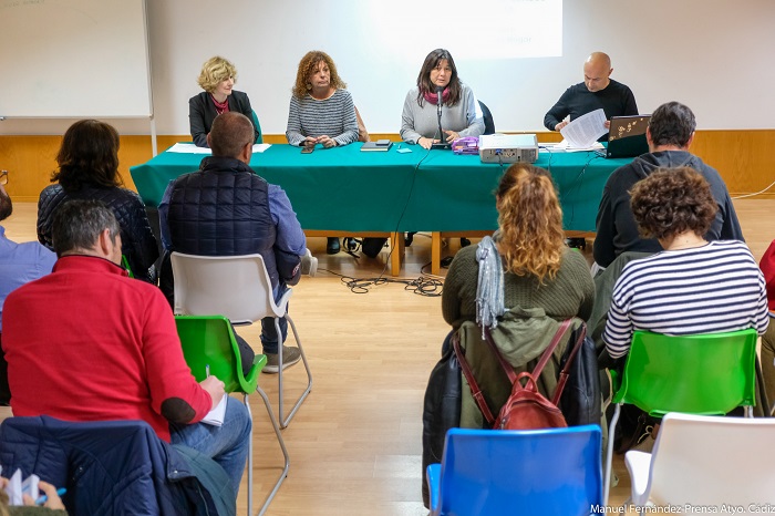 Un centenar de personas duermen en la calle en Cádiz