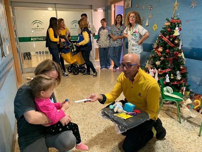 Correos recoge cartas para los Reyes Magos en el Hospital de Algeciras