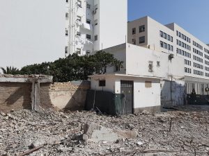 Inician la demolición del edificio de la calle Cooperativa de Cádiz