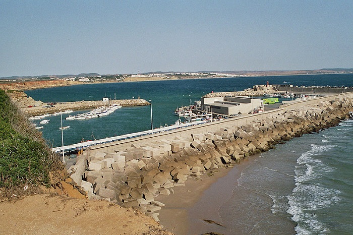 Licitan las obras de dragado del Puerto de Conil.