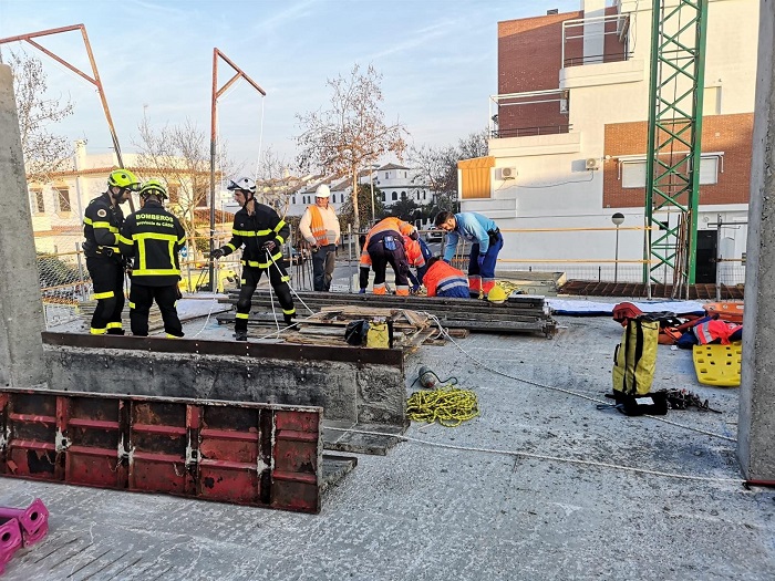 Rescatan a un trabajador que sufrió un accidente en una obra en Chipiona