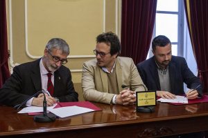 Renuevan la colaboración sobre aparcamientos para la comunidad universitaria