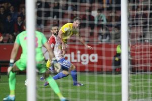 El Cádiz cae en inferioridad ante el Real Sporting