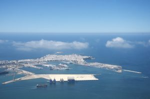 Las grúas de Concasa se trasladan al muelle de La Galeona