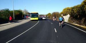 La carretera de acceso a Sancti Petri ya cuenta con tres carriles