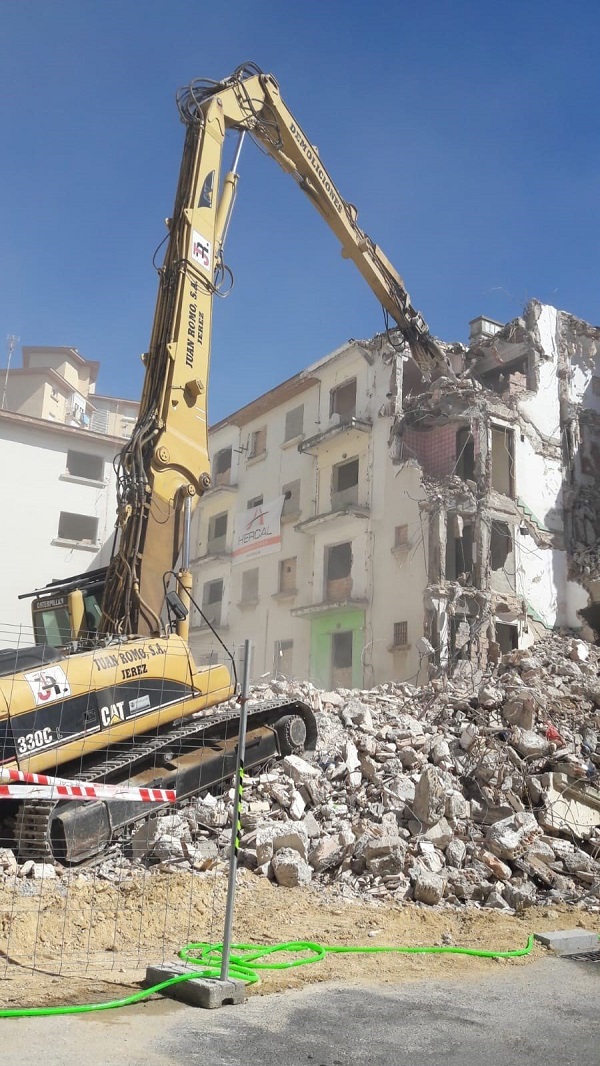 Inician la demolición de los edificios desalojados en Cerro del Moro