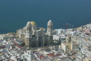 Cádiz trabaja en la reactivación de los sectores hostelero, comercial y turístico