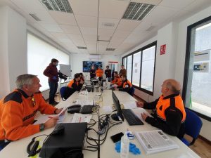 Cádiz realiza un reparto de material escolar a domicilio procedente de centros educativos