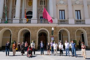 Cádiz se suma al silencio por las víctimas del covid-19