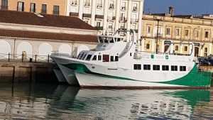 El Catamarán de la Bahía de Cádiz reanuda sus servicios el próximo lunes