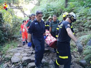 Rescatado en helicóptero tras caer a una poza en Río de la Miel Algecirasq