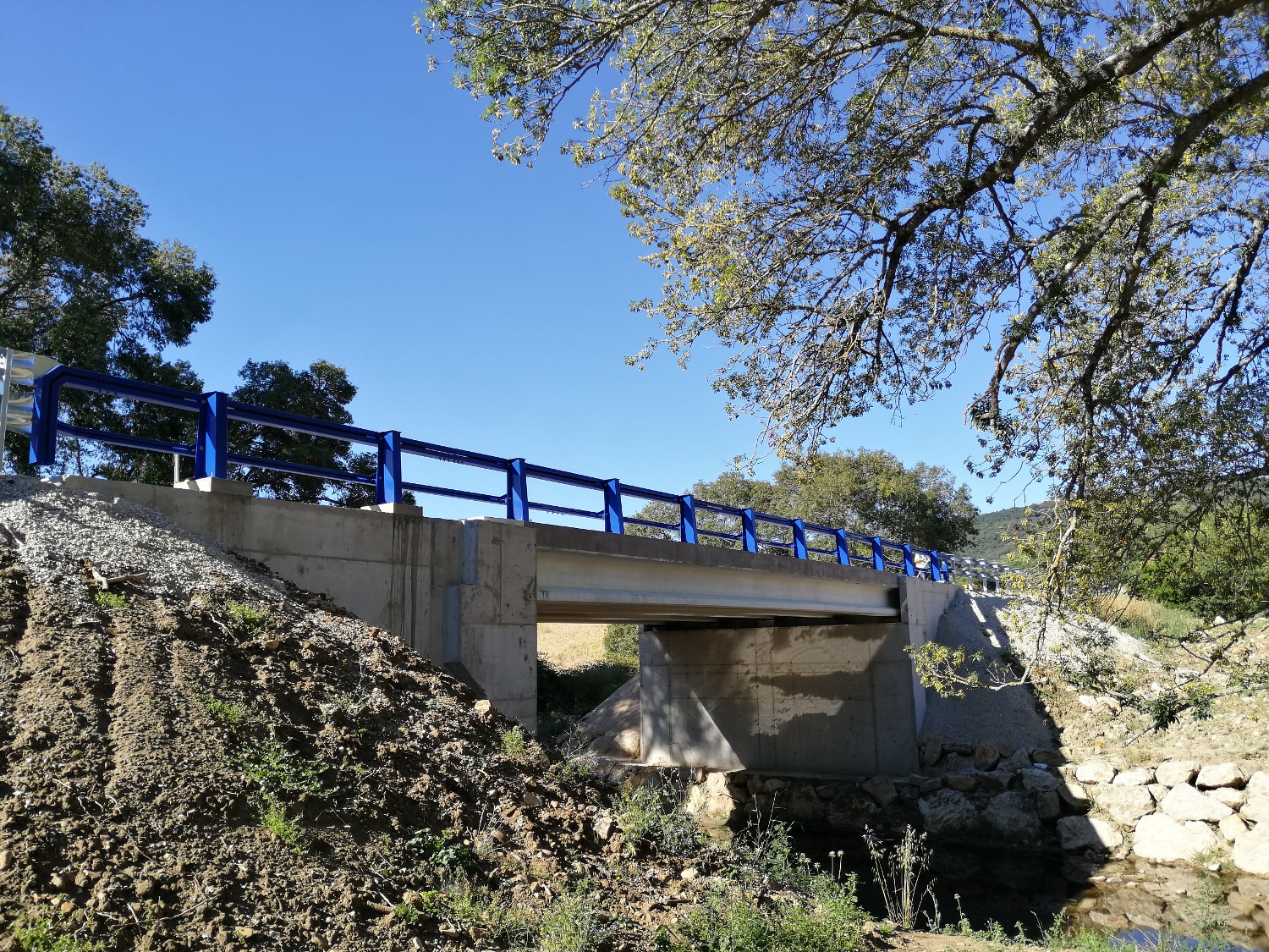 Nuevo paso sobre el arroyo Las Palas.