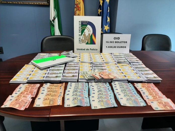 Incautados 16.583 boletos de lotería ilegal de la OID y 1.028 euros en metálico en Chiclana