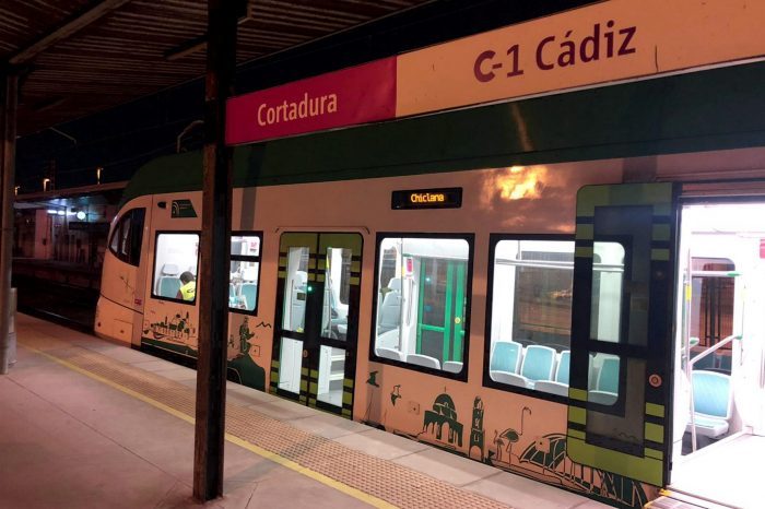 El tranvía de la Bahía circula hasta Cádiz por primera vez por el trazado del tren