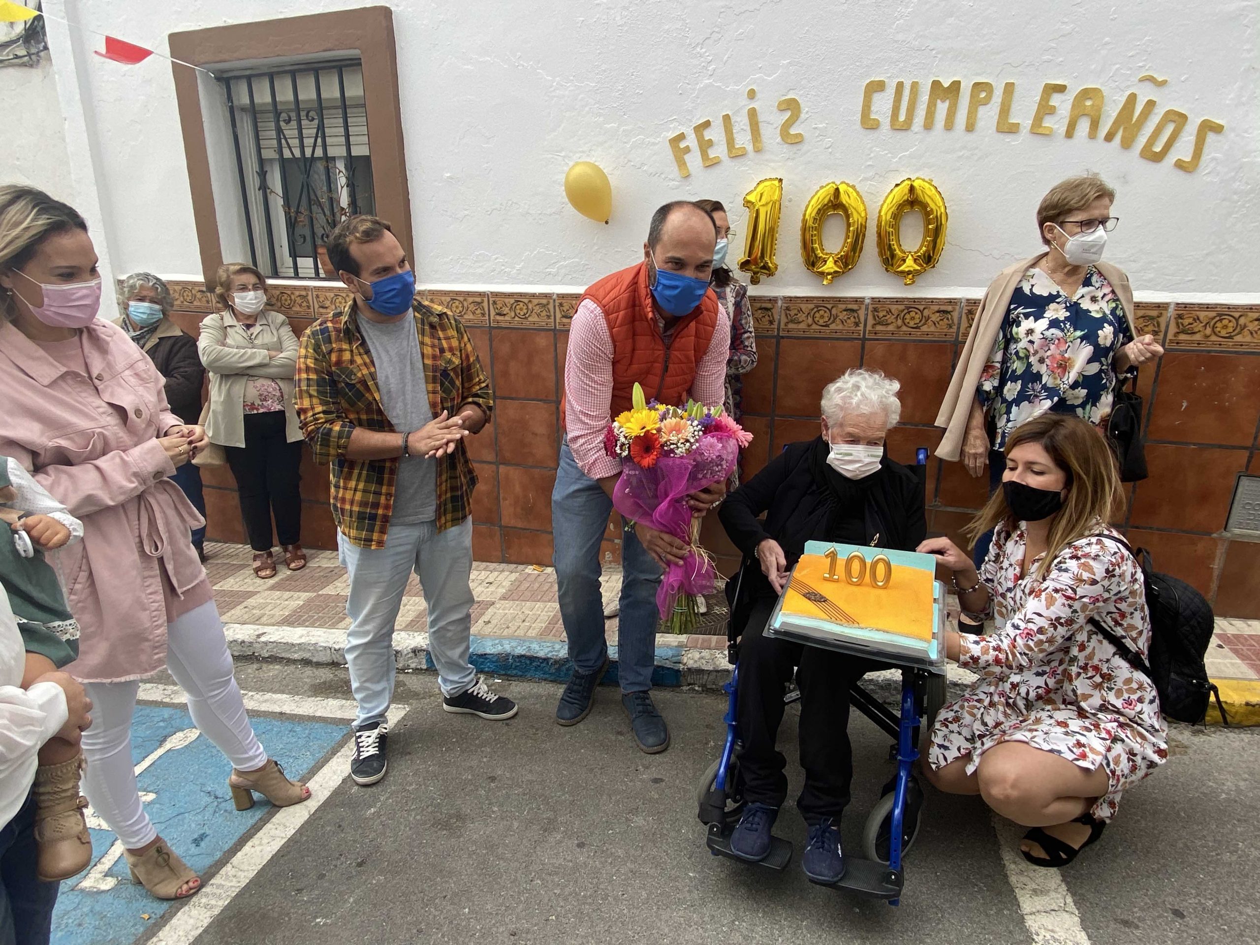 Los Barrios homenajea a la vecina Josefa Rodríguez Rodríguez por sus cien años