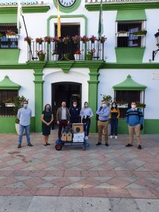 Entrega de material informático en Puerto Serrano.