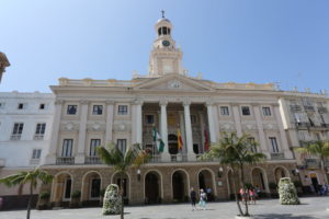 Las primeras 16 personas contratadas de las 93 contempladas ya están trabajando en el Ayuntamiento de Cádiz y en los próximos meses irán sucediéndose nuevas altas