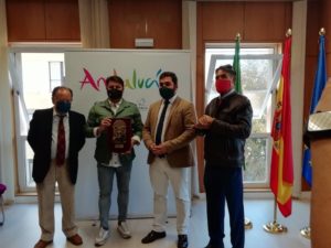 Entrega del premio 'Coplas para Andalucía' a la compara 'Las chusma selecta'.