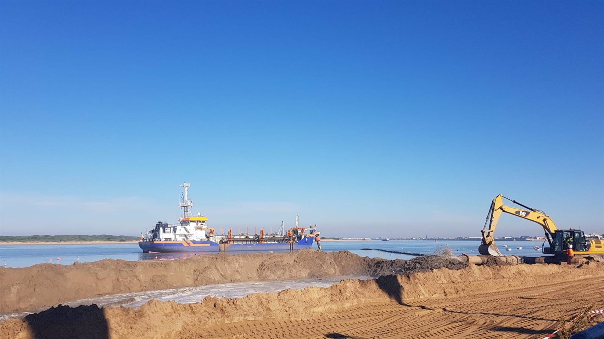 El Puerto de Sevilla comienza a regenerar las playas de Sanlúcar de Barrameda.