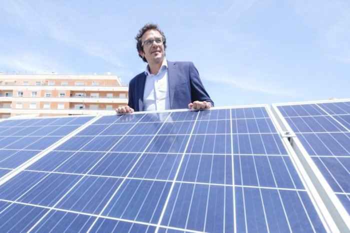 Cádiz mantiene la bonificación del 50% del IBI para viviendas con energía solar