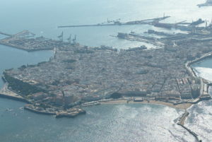 a licitación las obras de mantenimiento y reparación en la oficina turística de la entrada de Cádiz