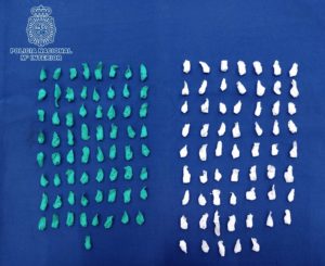 Dosis de droga intervenidas al detenido.