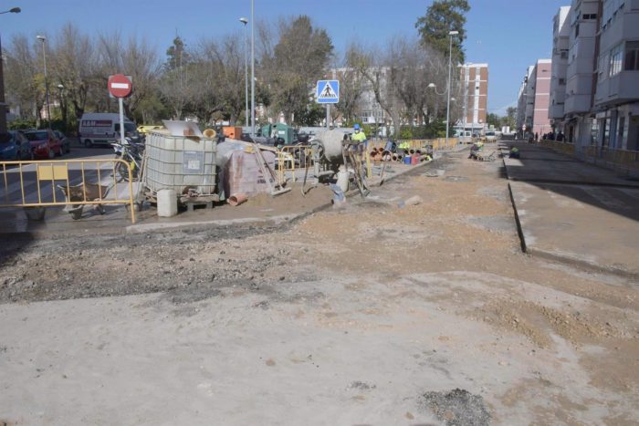 Finalizan las obras que mejoran los servicios de abastecimiento y saneamiento de agua en el barrio de Loreto. La empresa municipal Aguas de Cádiz ha finalizado los trabajos emprendidos para que el barrio de Loreto cuente con nuevas infraestructuras en las redes de abastecimiento y saneamiento.