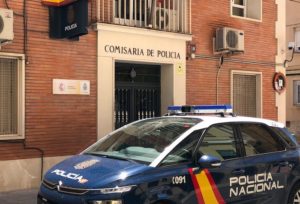 Auxilian a una mujer que sufrió un un desvanecimiento cuando conducía su vehículo en Jerez