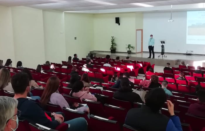 Estudiantes de ocho ciclos formativos inician sus prácticas clínicas en el Hospital de Puerto Real