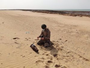 Neutralizan un proyectil de calibre 155 mm en la playa gaditana de Torregorda