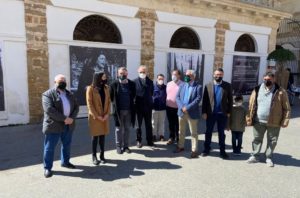 Inaugurada la muestra fotográfica 'La Pasión en la calle' en el Mercado Central