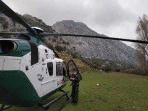 Rescatados dos montañeros en la sierra de Cádiz en una arriesgada maniobra