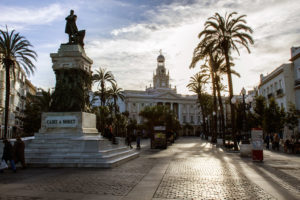 Cádiz mantendrá las medidas de prevención y restricciones mientras la ciudad esté en nivel 4 de riesgo