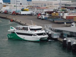 El Catamarán de la Bahía aumenta sus salidas y vuelve a operar en fines de semana y festivos