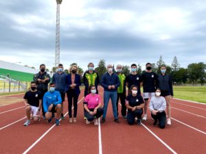 La nueva pista de atletismo de la Ciudad Deportiva de El Puerto ya está operativa