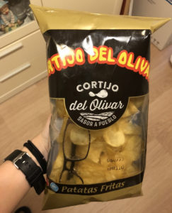 Una gaditana encuentra unas gafas graduadas en una bolsa de patatas fritas y se hace viral