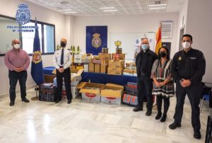 Policía Nacional junto con Isoje entrega en Jerez casi 700 kilos de alimentos para los más desfavorecidos