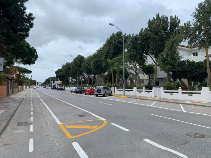 Chiclana aumenta en más de medio millar las plazas de aparcamiento gratuitas a lo largo del litoral