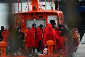 Rescatadas nueve personas que navegaban en dos pateras rumbo a la costa de Tarifa