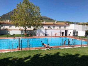 Algámitas abre su piscina por la noche para ayudar a vecinos a mitigar la calor