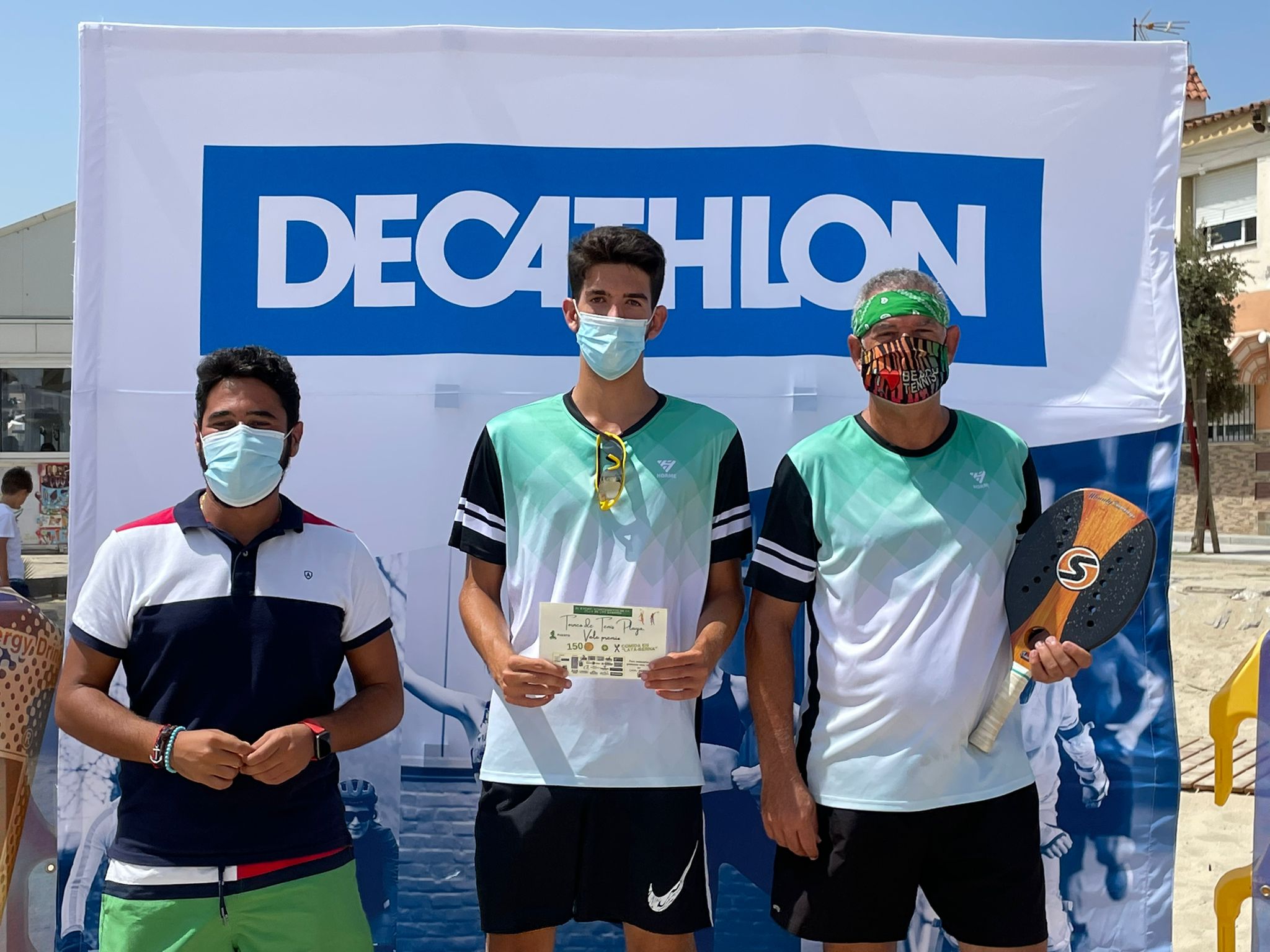 Veintiocho jugadores participan en el I Torneo Tenis Playa de Palmones