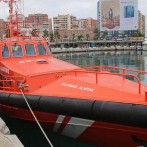 Trasladados a Algeciras diez migrantes rescatados de una patera en el estrecho