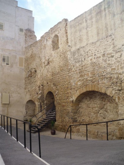 Cultura autoriza la rehabilitación de varios tramos de las murallas de Cádiz