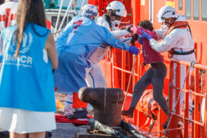 Rescatan a 52 personas de dos pateras que navegaban en aguas de Cádiz