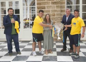 Irene García felicita al Cádiz CF Genuine por sus logros deportivos y humanos