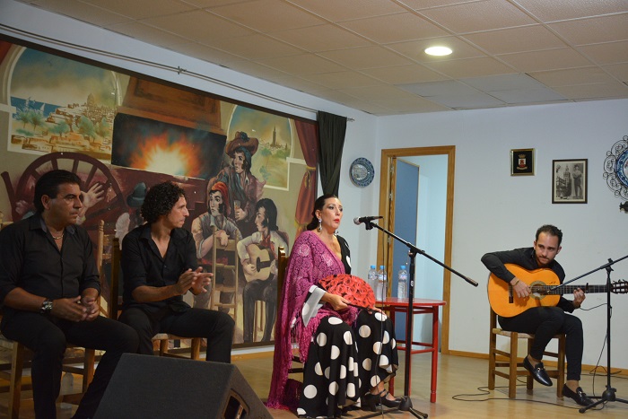 Anoche tuvo lugar en una llena Peña Flamenca de San Roque el acto que sirvió como preámbulo a la IV Bienal de Arte Flamenco Canela de San Roque.