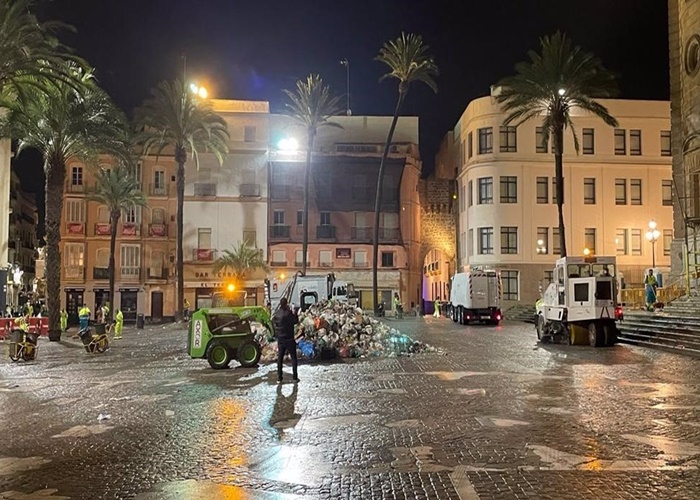 Sábado de Carnaval recogida basura limpieza