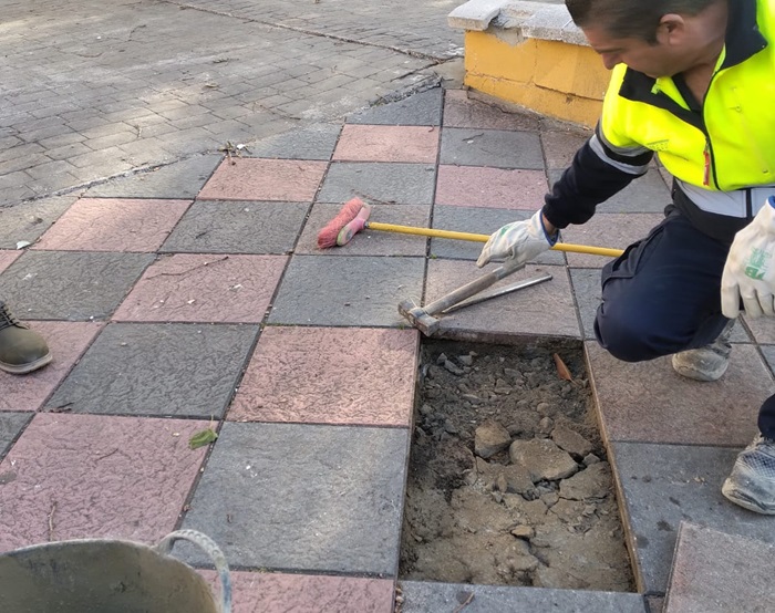 Trabajos de mejoras de acerado y renovación de señales  en Los Barrios